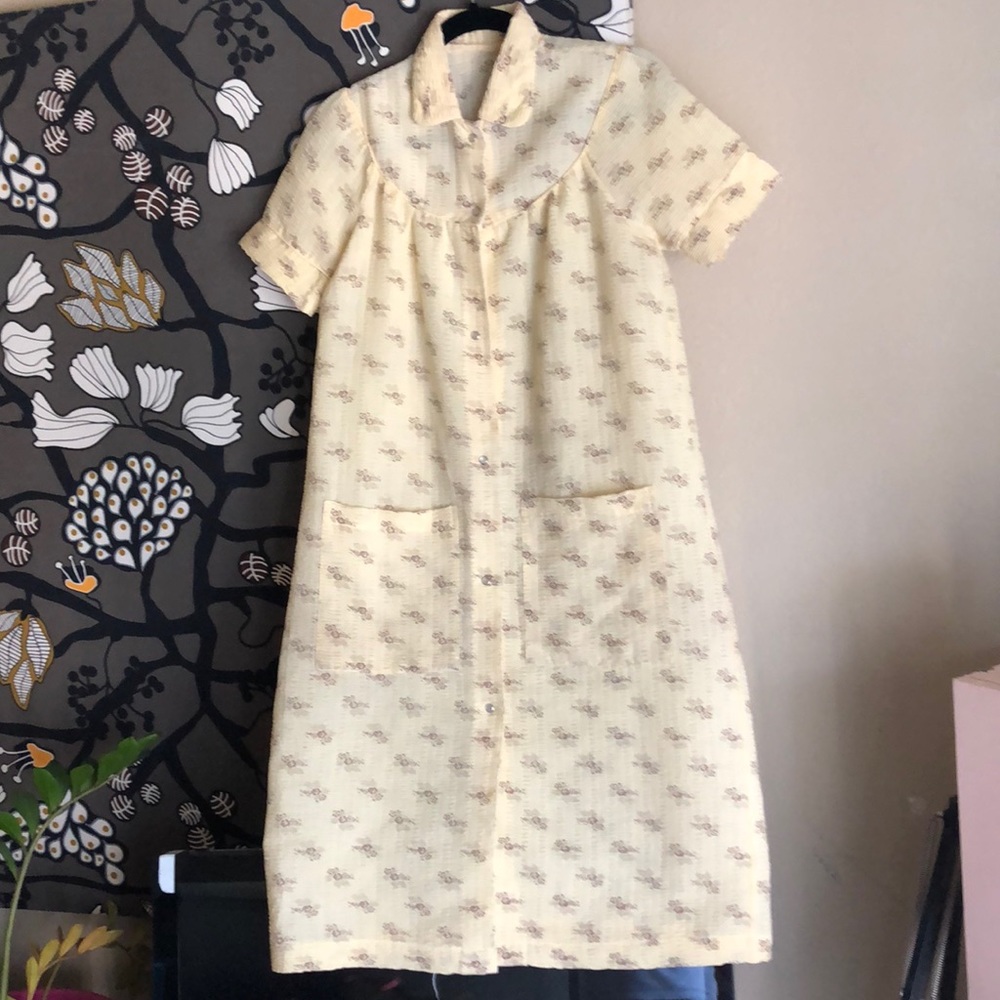 Sweet vintage house dress.